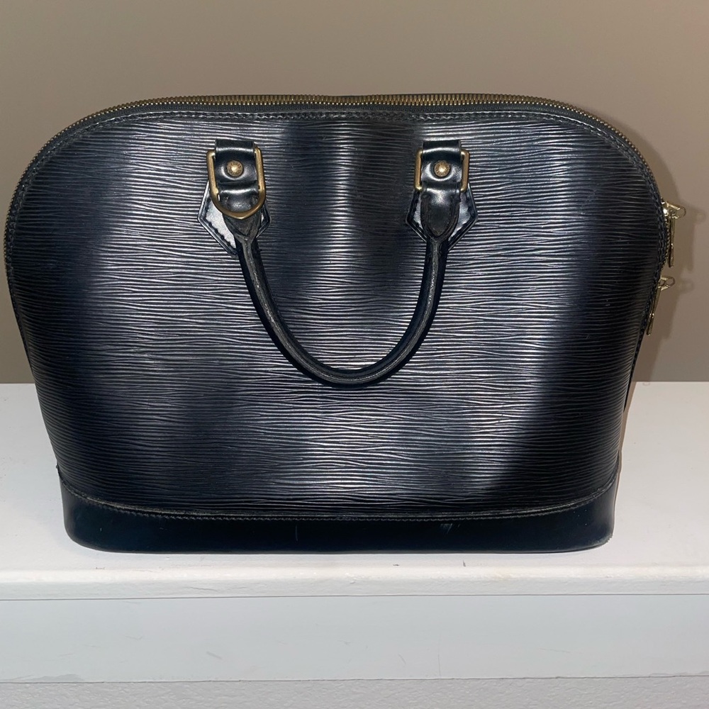 Authentic Louis Vuitton Epi leather Black handbag